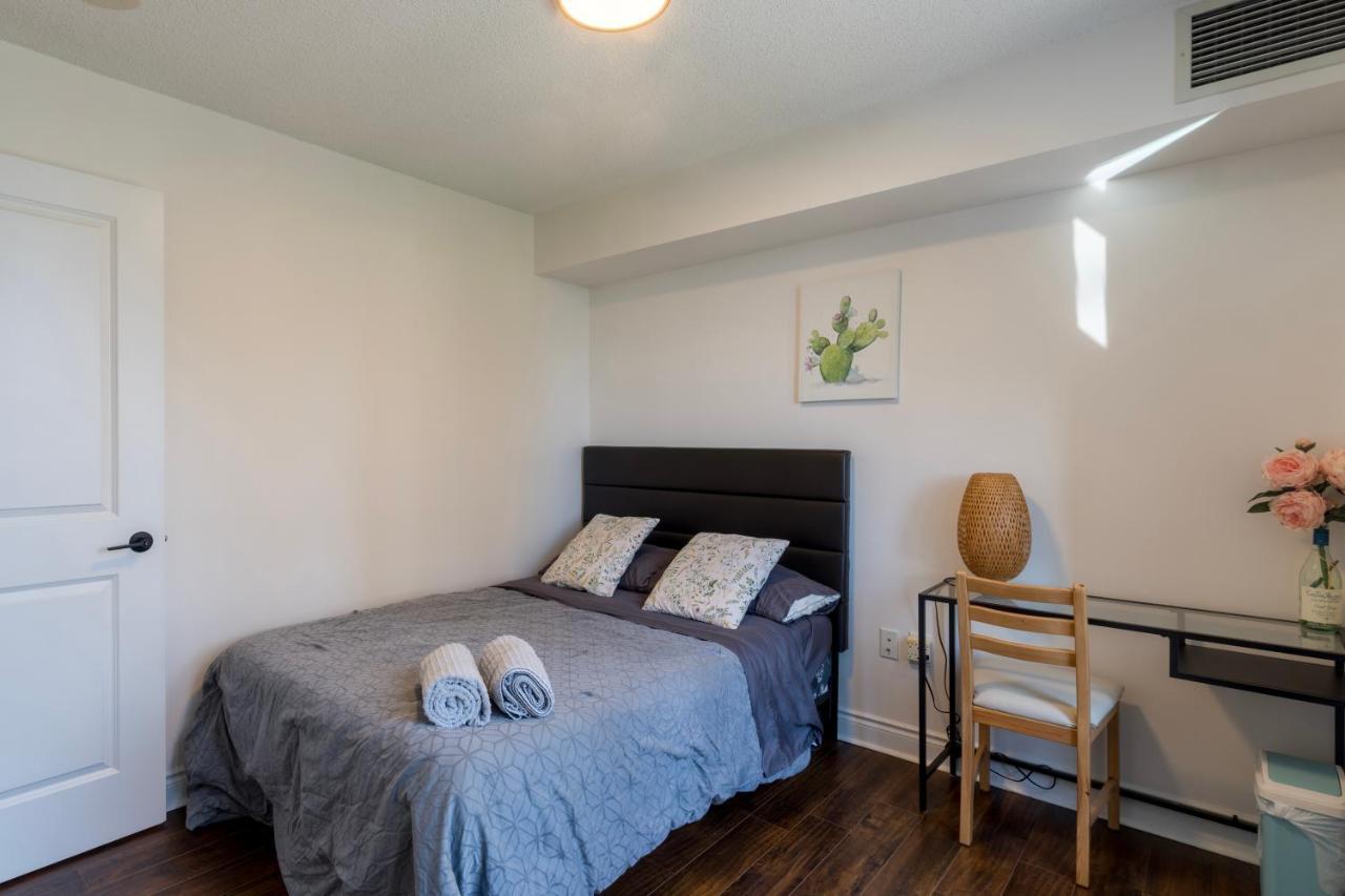 Apartment Near Yonge Finch Subway 2bed 2bath Free Parking Toronto