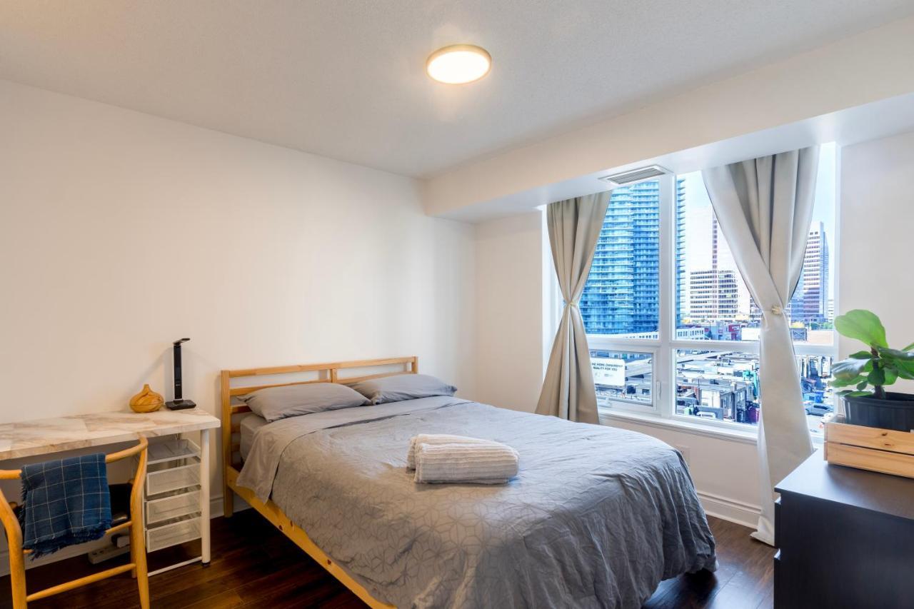 Near Yonge Finch Subway 2bed 2bath Free Parking