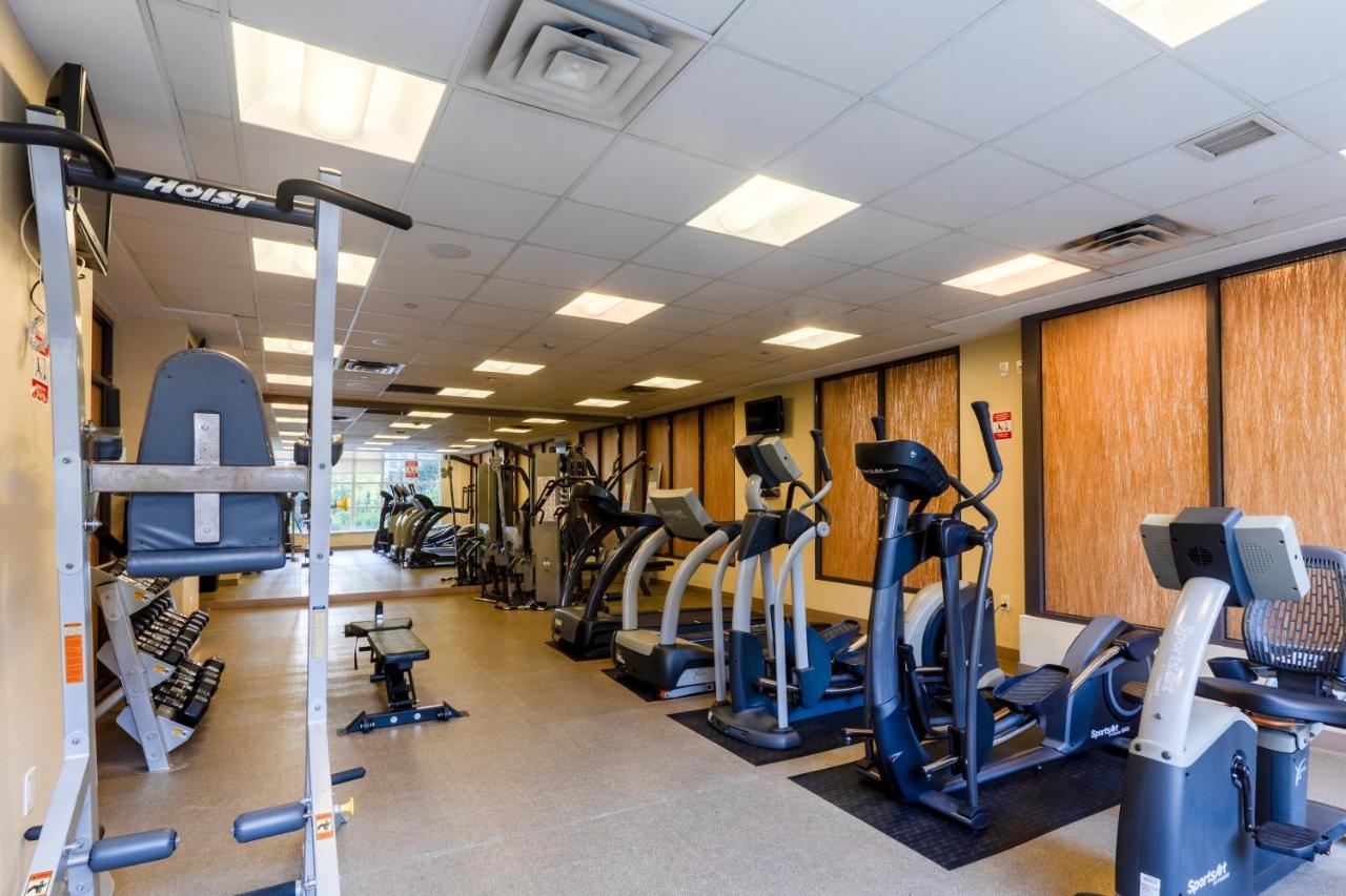 Near Yonge Finch Subway 2bed 2bath Free Parking