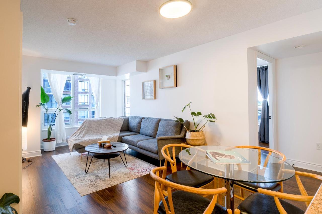 Near Yonge Finch Subway 2bed 2bath Free Parking Apartment *