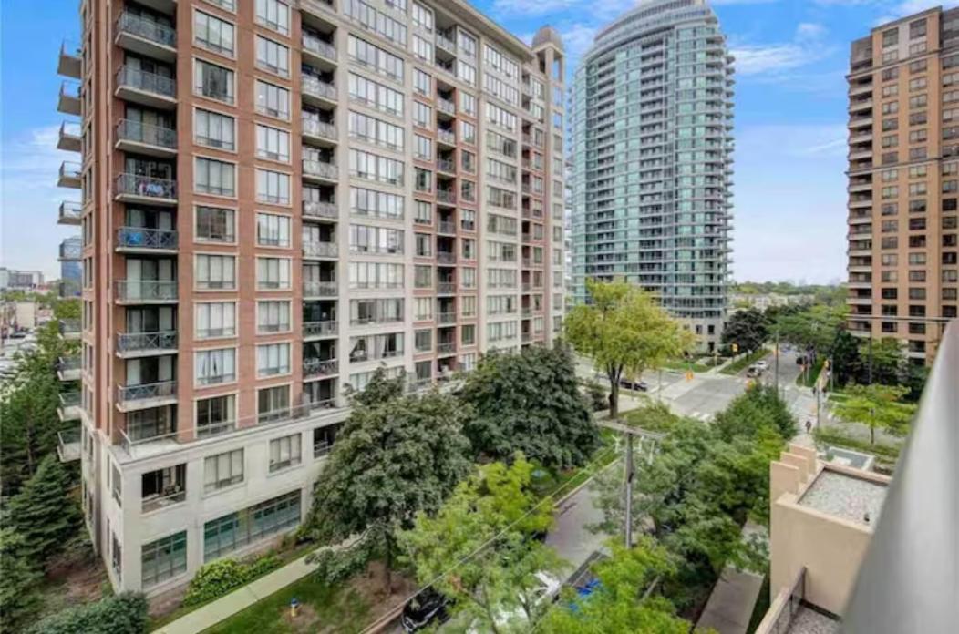 Near Yonge Finch Subway 2bed 2bath Free Parking