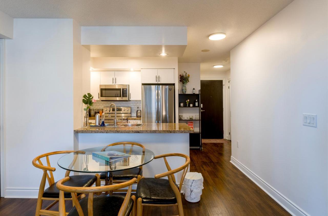 Near Yonge Finch Subway 2bed 2bath Free Parking *