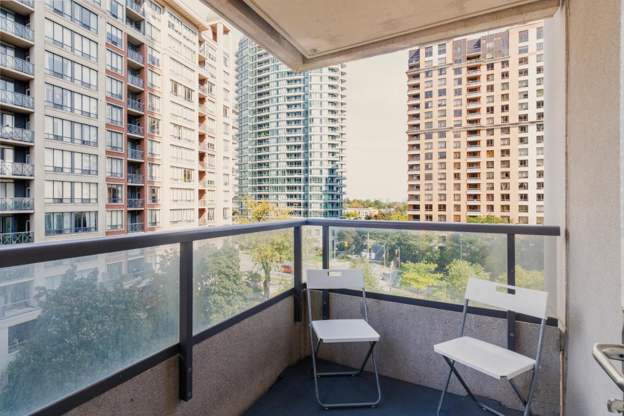 Near Yonge Finch Subway 2bed 2bath Free Parking * Toronto