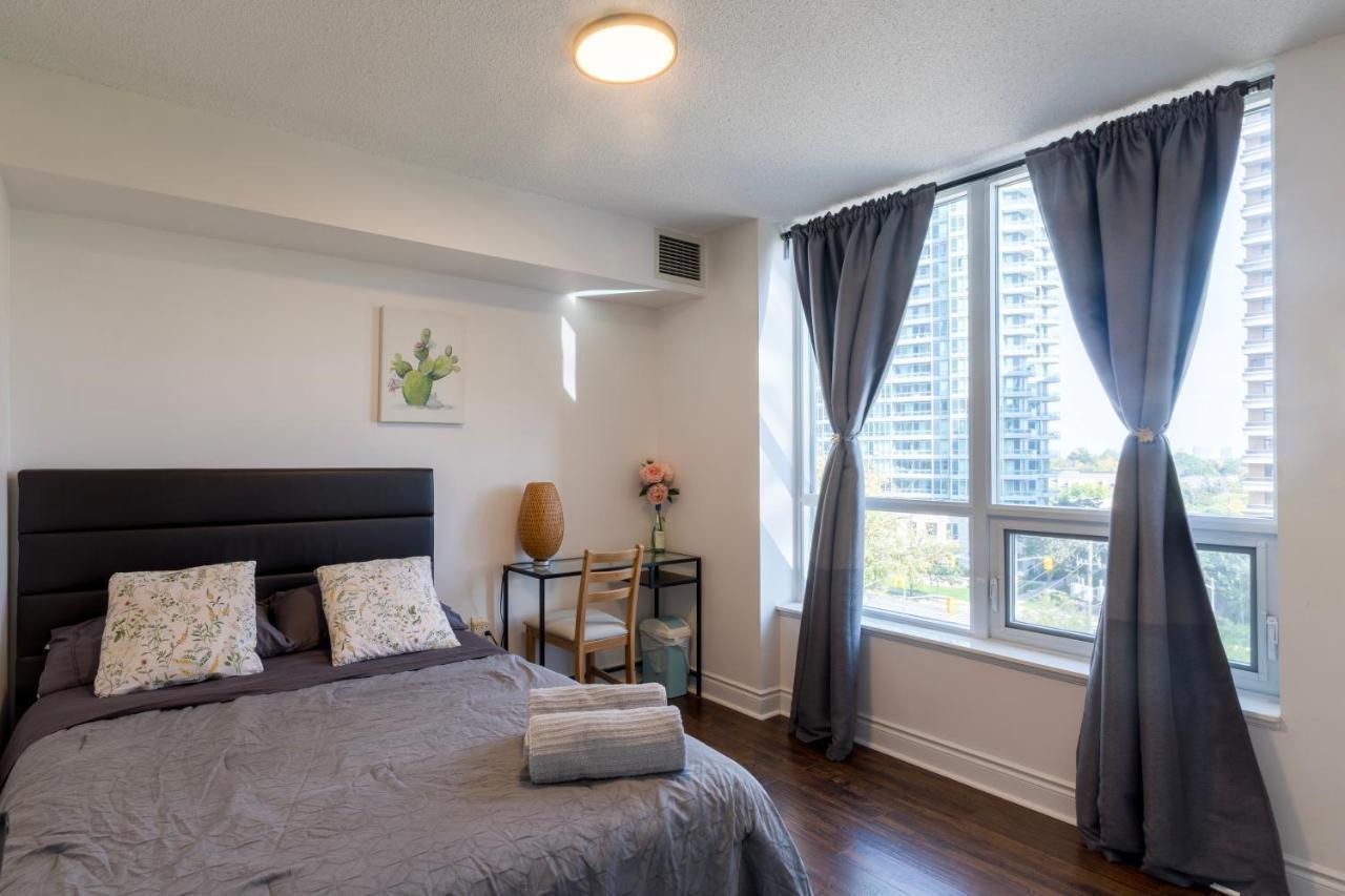 Near Yonge Finch Subway 2bed 2bath Free Parking Toronto