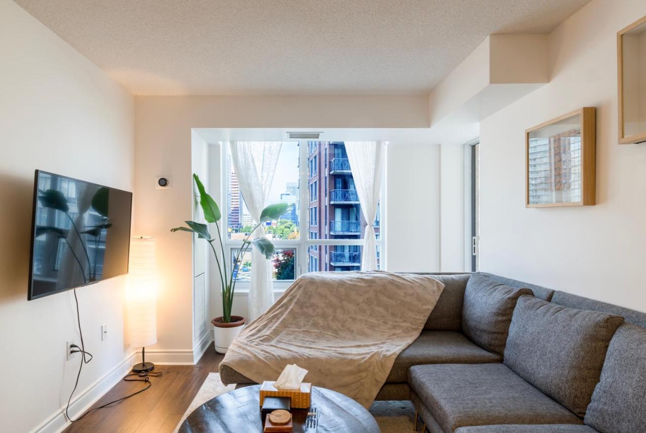Near Yonge Finch Subway 2bed 2bath Free Parking
